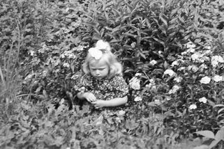 Oholili jí hlavu, namalovali hákový kříž... Jí bylo sedm a otec byl Němec — HlídacíPes.org